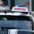 Wie viel kostet uns die Fahrschule?